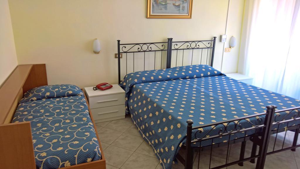Albergo Golfo Фоллоника Экстерьер фото