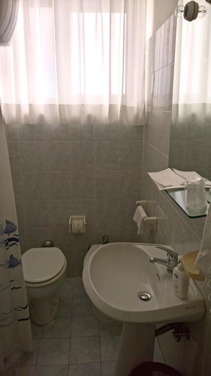 Albergo Golfo Фоллоника Экстерьер фото